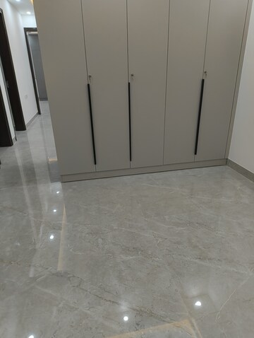 Room in 4 BHK Apartment at Vasant Kunj – for Sale