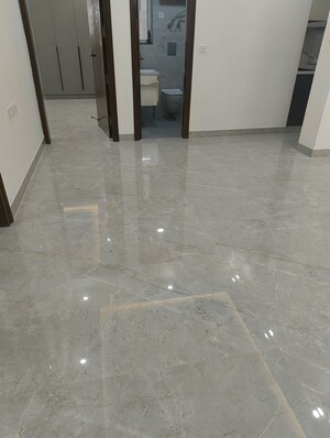 Room in 4 BHK Apartment at Vasant Kunj – for Sale