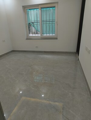 Room in 4 BHK Apartment at Vasant Kunj – for Sale