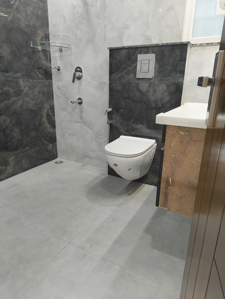 Bathroom, vasant kunj 4 Bedroom 2500 Sq.Ft. Apartment In Vasant Kunj Delhi 9489076