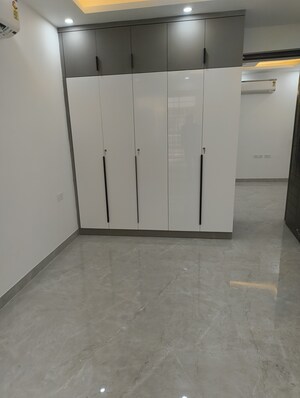 Room in 4 BHK Apartment at Vasant Kunj – for Sale