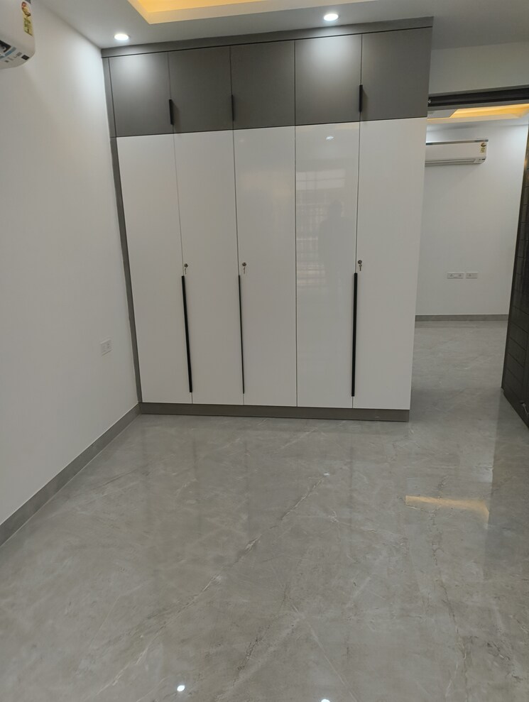 Room, vasant kunj 4 Bedroom 2500 Sq.Ft. Apartment In Vasant Kunj Delhi 9489076