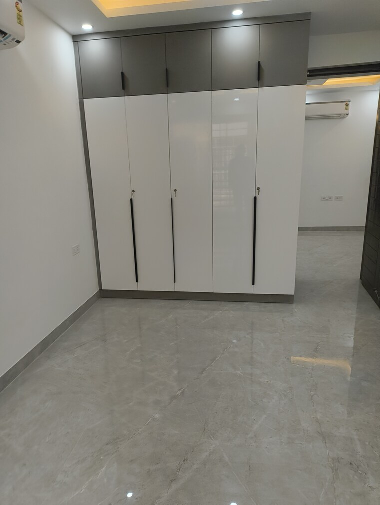 Room, vasant kunj 4 Bedroom 2500 Sq.Ft. Apartment In Vasant Kunj Delhi 9489076