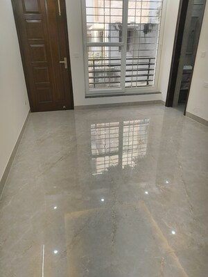 Room in 4 BHK Apartment at Vasant Kunj – for Sale