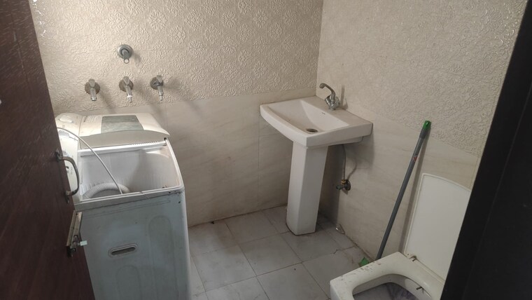 Bathroom, dhakoli 2 Bedroom 900 Sq.Ft. Builder Floor In Dhakoli Zirakpur 9489067