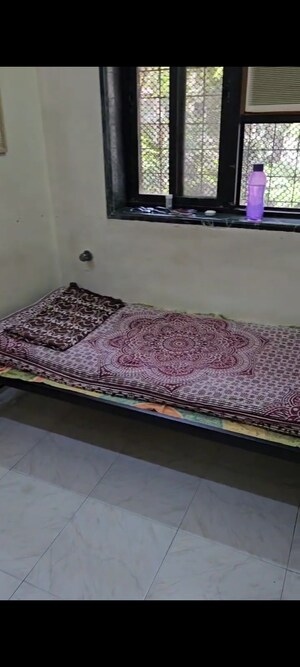 Bedroom in 1.5 BHK Apartment at Andheri West – for Rent