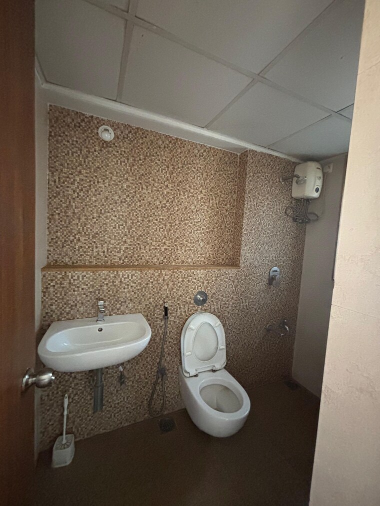 Bathroom, lodha-lakeshore-greens 1.5 Bedroom 640 Sq.Ft. Apartment In Dombivli East Thane 9489115