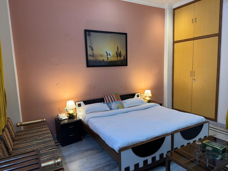 Bedroom, dlf farms 6+ Bedroom 1000 Sq.Yd. Independent House In Dlf Farms Delhi 9489117