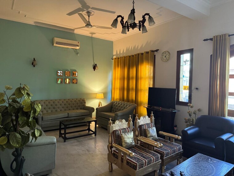 Living Room, dlf farms 6+ Bedroom 1000 Sq.Yd. Independent House In Dlf Farms Delhi 9489117