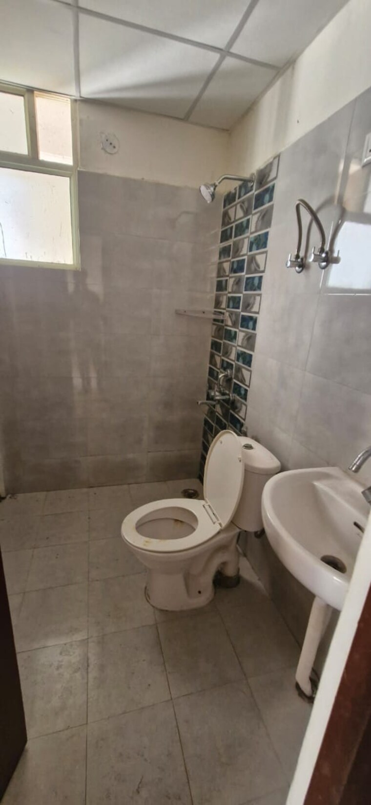 Bathroom, bptp-park-grandeura 3.5 Bedroom 1378 Sq.Ft. Apartment In Sector 82 Faridabad 9489492