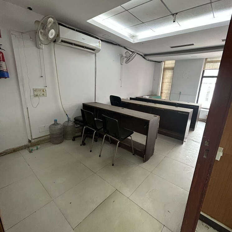 Kitchen, south extension i Commercial Office Space 1800 Sq.Ft. In South Extension I Delhi 9489211