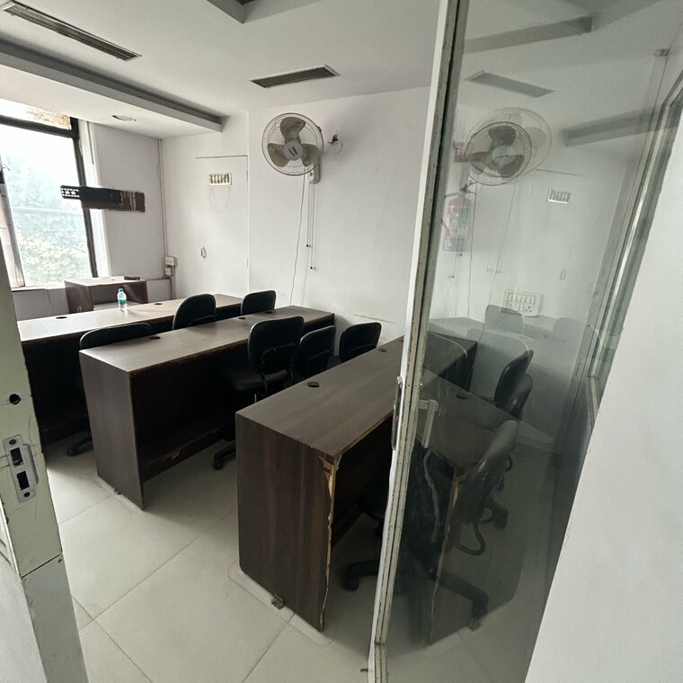 Team Area, south extension i Commercial Office Space 1800 Sq.Ft. In South Extension I Delhi 9489211