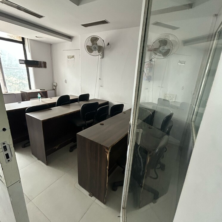 Team Area, south extension i Commercial Office Space 1800 Sq.Ft. In South Extension I Delhi 9489211