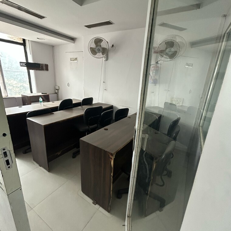 Team Area, south extension i Commercial Office Space 1800 Sq.Ft. In South Extension I Delhi 9489211