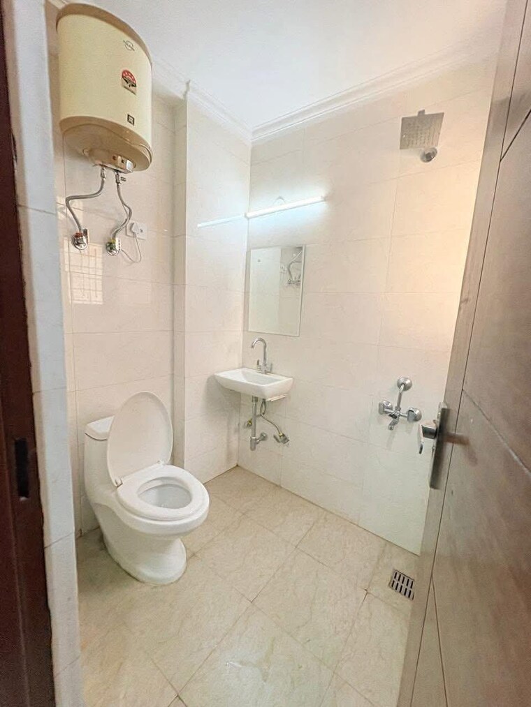 Bathroom, chattarpur 2 Bedroom 850 Sq.Ft. Builder Floor In Chattarpur Delhi 9489206