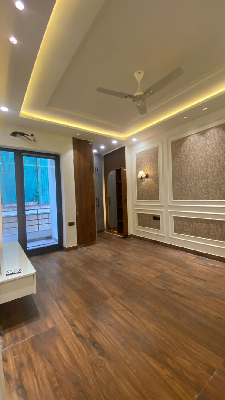 Room, puri-kohinoor 3 Bedroom 170 Sq.Yd. Builder Floor In Sector 89 Faridabad 9489114