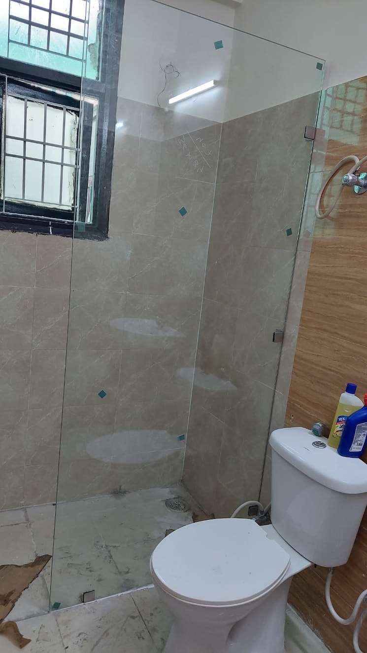 Bathroom, shahpur bamheta 3.5 Bedroom 1746 Sq.Ft. Builder Floor In Shahpur Bamheta Ghaziabad 9489307
