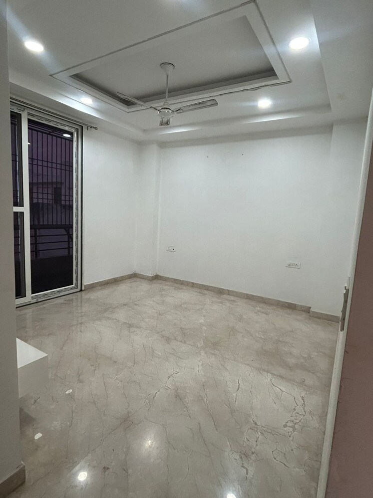 Room, sector 47 3 Bedroom 215 Sq.Yd. Builder Floor In Sector 47 Gurgaon 9489151