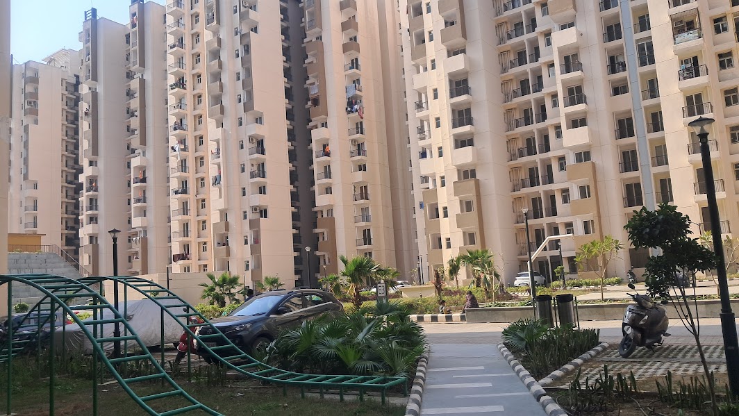 3.5 BHK + Servant Room 1730 Sq.Ft. Apartment in Amrapali Leisure Park