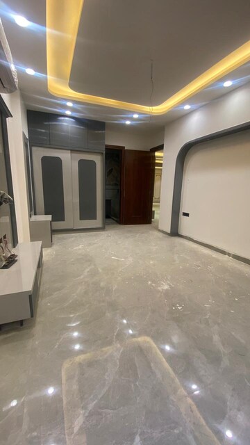 Room in 3 BHK Builder Floor at Puri Kohinoor, Sector 89 – for Sale