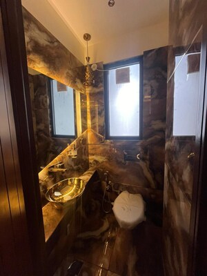 Living Room in 5 BHK Builder Floor at DLF City Phase IV, Dlf Phase iv – for Rent