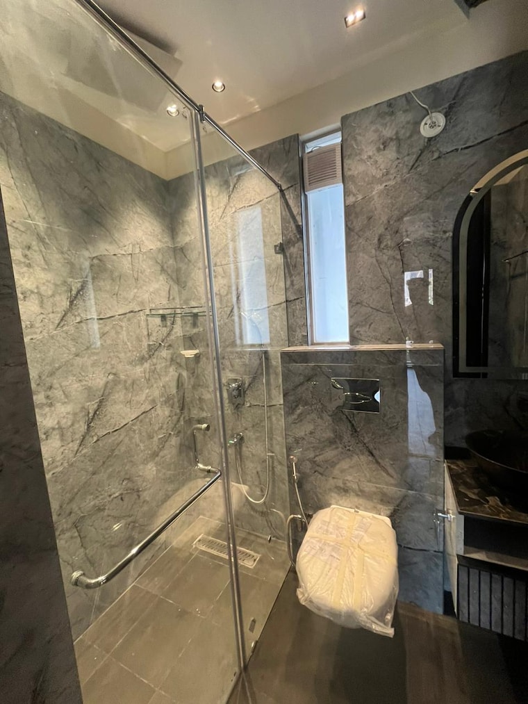 Bathroom, dlf-city-phase-iv 5 Bedroom 360 Sq.Yd. Builder Floor In Dlf Phase iv Gurgaon 9489367