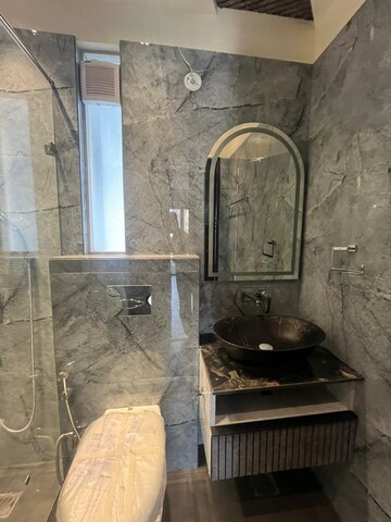 Bathroom in 5 BHK Builder Floor at DLF City Phase IV, Dlf Phase iv – for Rent