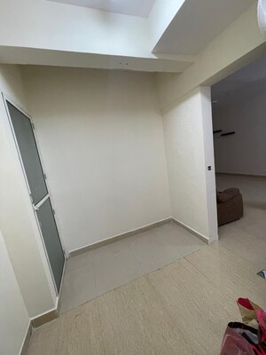 Room in 2.5 BHK Apartment at Lodha Meridian, Kukatpally – for Rent