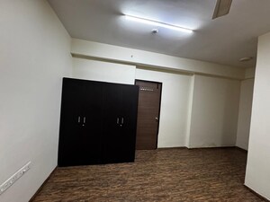 Room in 2.5 BHK Apartment at Lodha Meridian, Kukatpally – for Rent