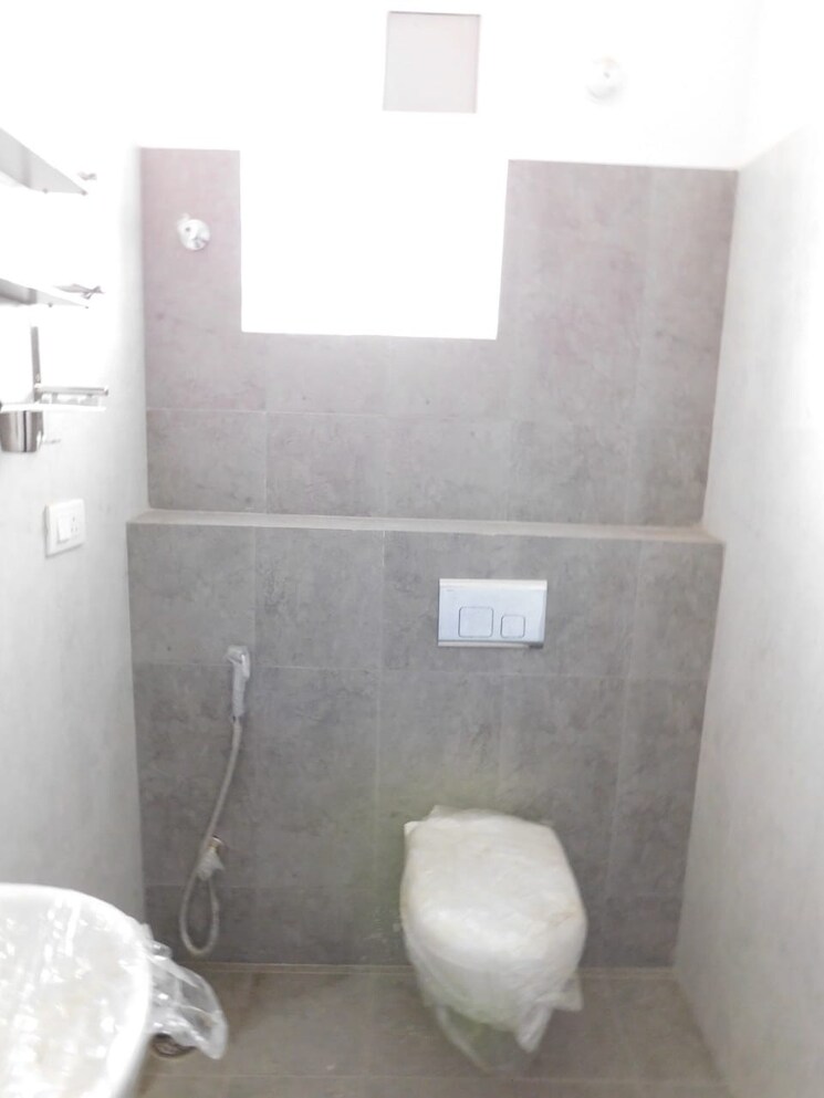 Bathroom, manikonda 3 Bedroom 1500 Sq.Ft. Apartment In Manikonda Hyderabad 9489292