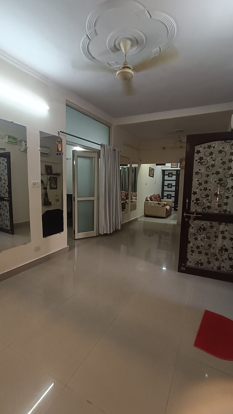 Room, sector 13 dwarka 2 Bedroom 1200 Sq.Ft. Apartment In Sector 13 Dwarka Delhi 9489363