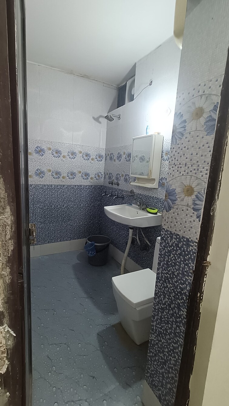 Attached Bathroom, sector 13 dwarka 2 Bedroom 1200 Sq.Ft. Apartment In Sector 13 Dwarka Delhi 9489363