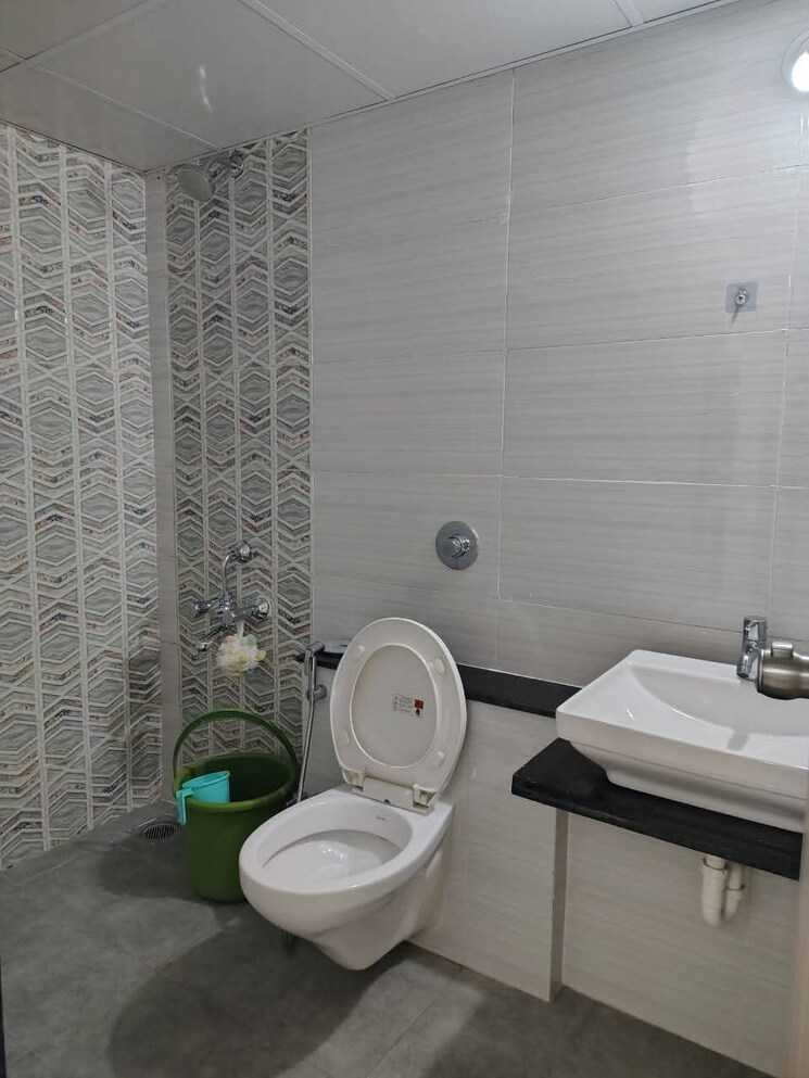 Bathroom, kohinoor-sapphire-2 2 Bedroom 660 Sq.Ft. Apartment In Tathawade Pune 9489381