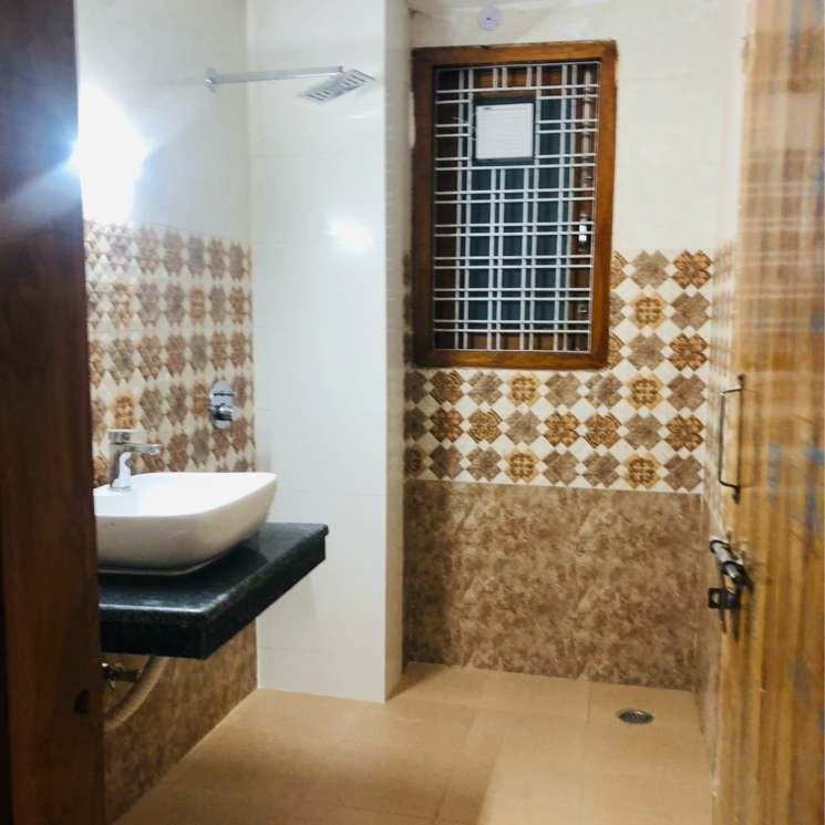 Attached Bathroom, sector 23 3.5 Bedroom 2000 Sq.Ft. Builder Floor In Sector 23 Gurgaon 9489458