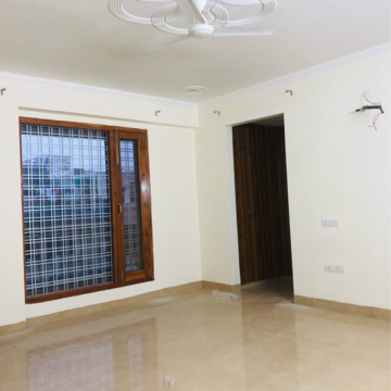 Room in 3.5 BHK Builder Floor at Sector 23 – for Rent