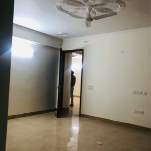 Room in 3.5 BHK Builder Floor at Sector 23 – for Rent