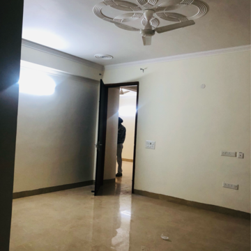 Room in 3.5 BHK Builder Floor at Sector 23 – for Rent
