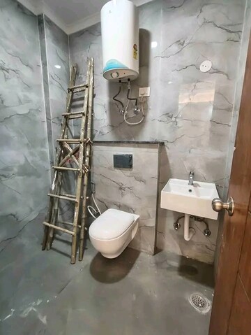 Bathroom in 2 BHK Builder Floor at Palm Residency Chhatarpur, Chattarpur – for Rent