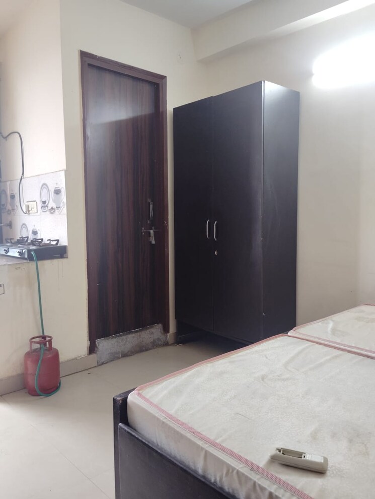 Room, saket 1 Bedroom 500 Sq.Ft. Builder Floor In Saket Delhi 9489456