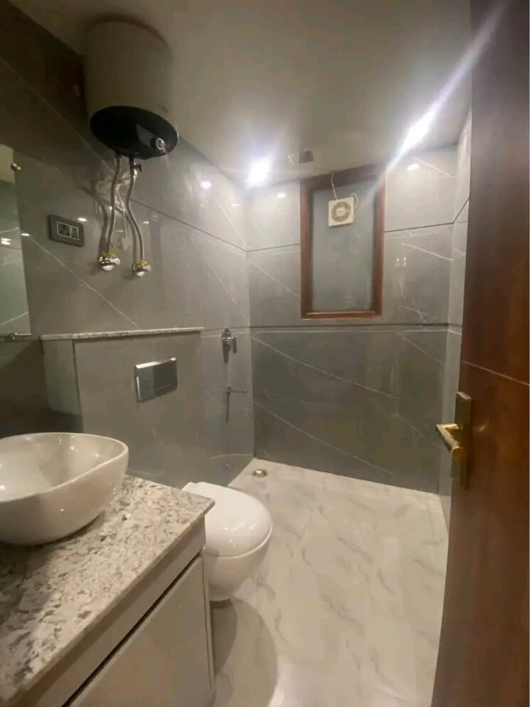 Bathroom, chattarpur 2 Bedroom 1000 Sq.Ft. Builder Floor In Chattarpur Delhi 9489468