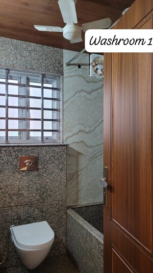 Attached Bathroom in 1 BHK Builder Floor at Safdarjung Enclave – for Rent