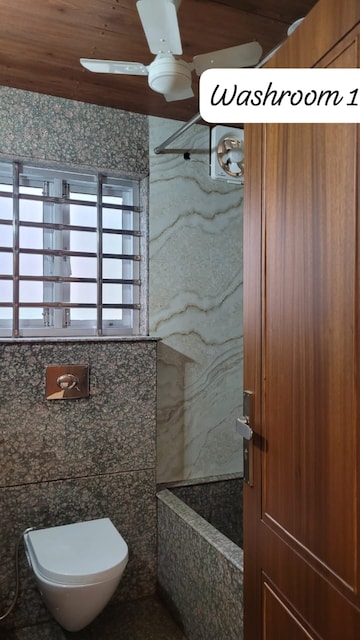 Attached Bathroom in 1 BHK Builder Floor at Safdarjung Enclave – for Rent