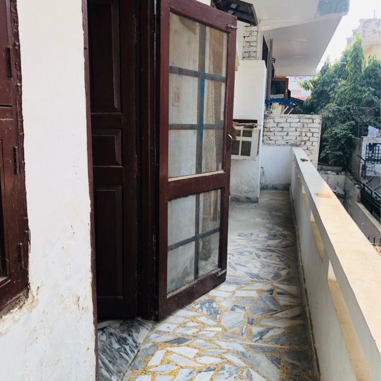 Balcony, sector 21 1.5 Bedroom 500 Sq.Ft. Villa In Sector 21 Gurgaon 9489555