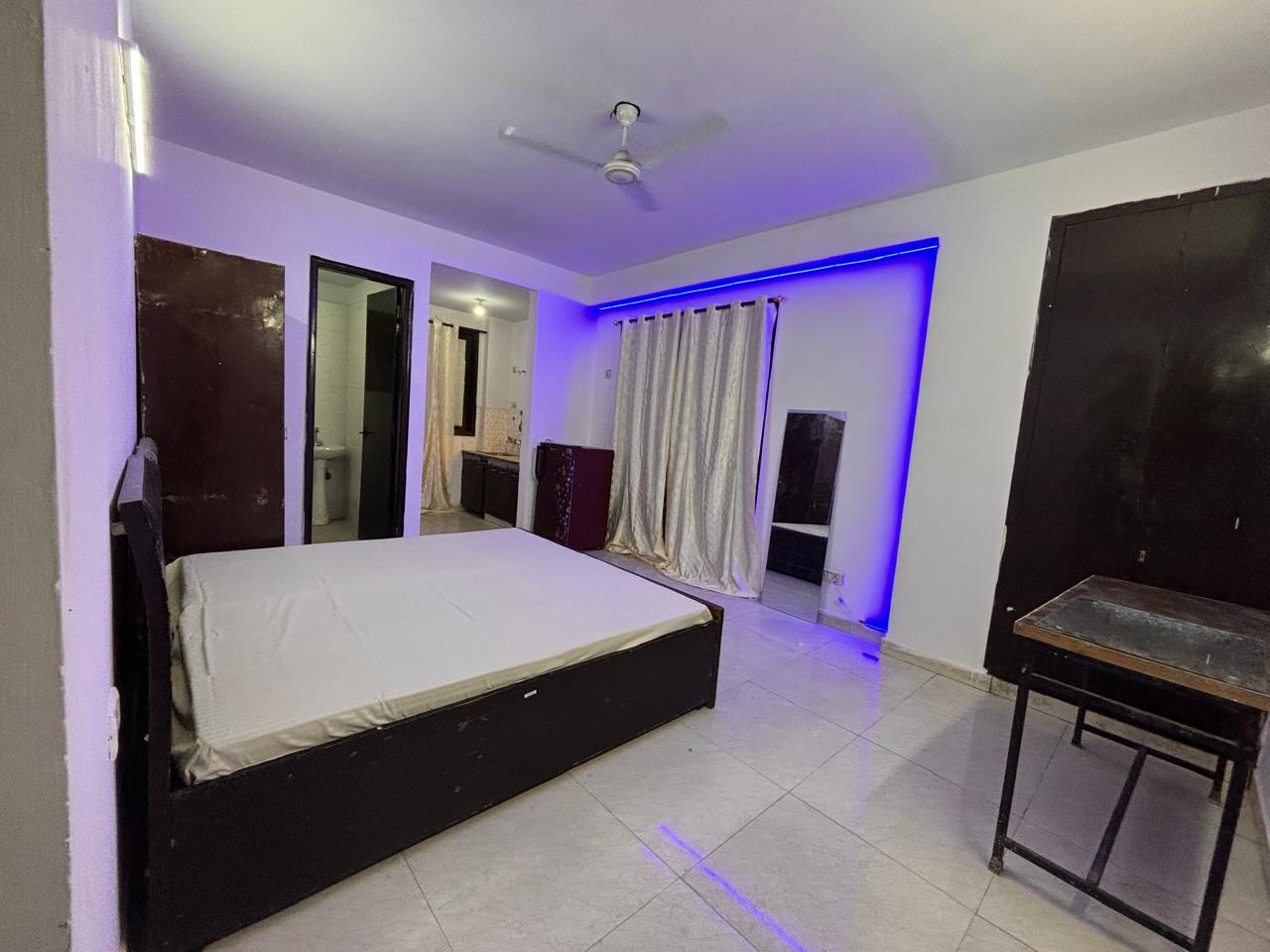 1 RkBuilder Floor For Rent in Saket