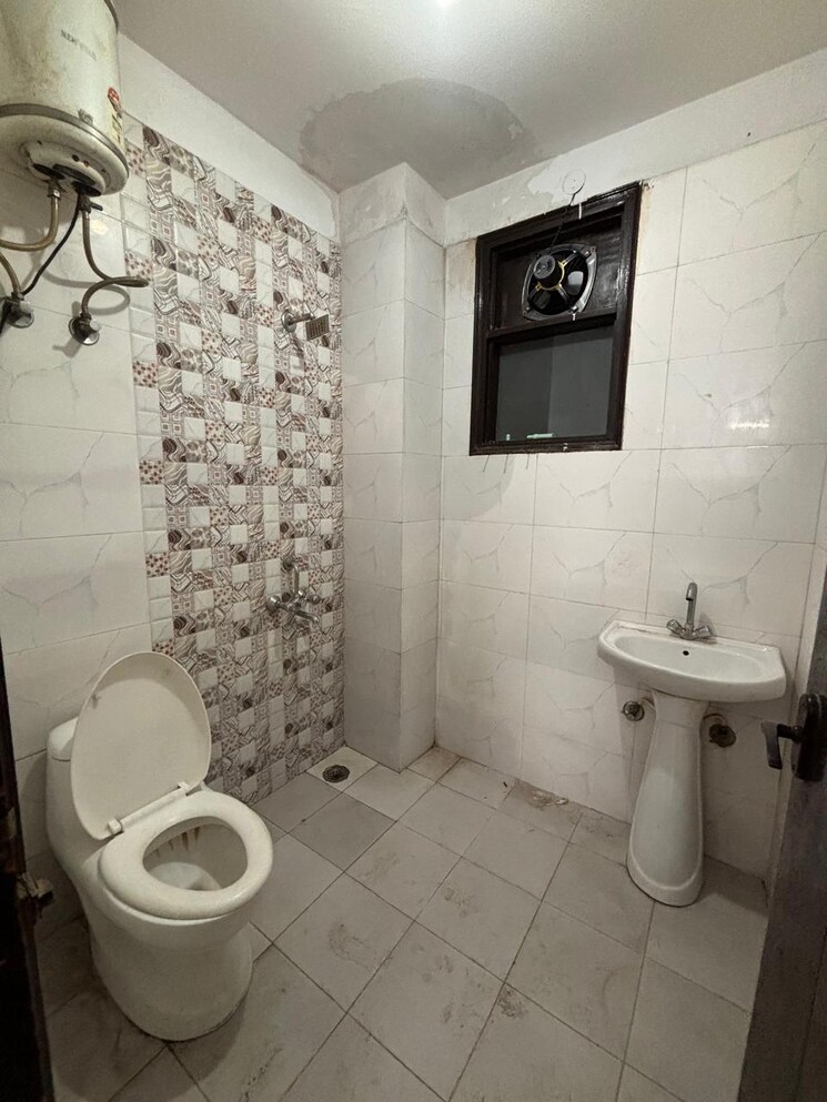 Bathroom, saket 1 RK 500 Sq.Ft. Builder Floor In Saket Delhi 9489550
