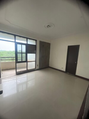 Room in 4 BHK Apartment at BPTP Park Grandeura, Sector 82 – for Sale