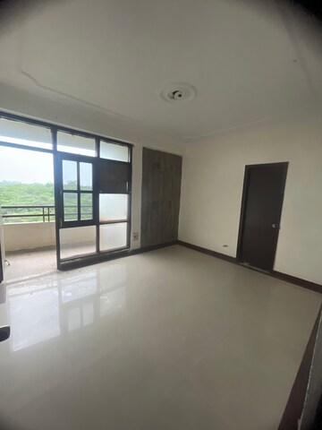 Room in 4 BHK Apartment at BPTP Park Grandeura, Sector 82 – for Sale