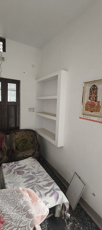 Room in 2 BHK Apartment at Khurram Nagar – for Rent