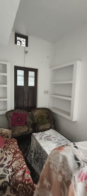 Room in 2 BHK Apartment at Khurram Nagar – for Rent