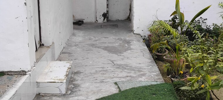 Room, khurram nagar 2 Bedroom 1000 Sq.Ft. Apartment In Khurram Nagar Lucknow 9489568